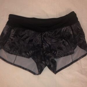 Lululemon speed up shorts 2.5”